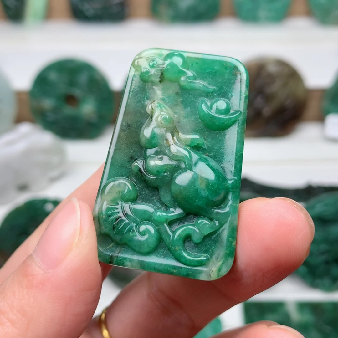 独山玉颈饰未镶嵌