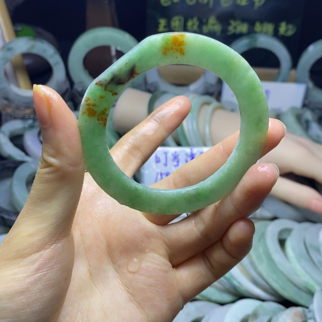 定制翡翠未镶嵌手镯
