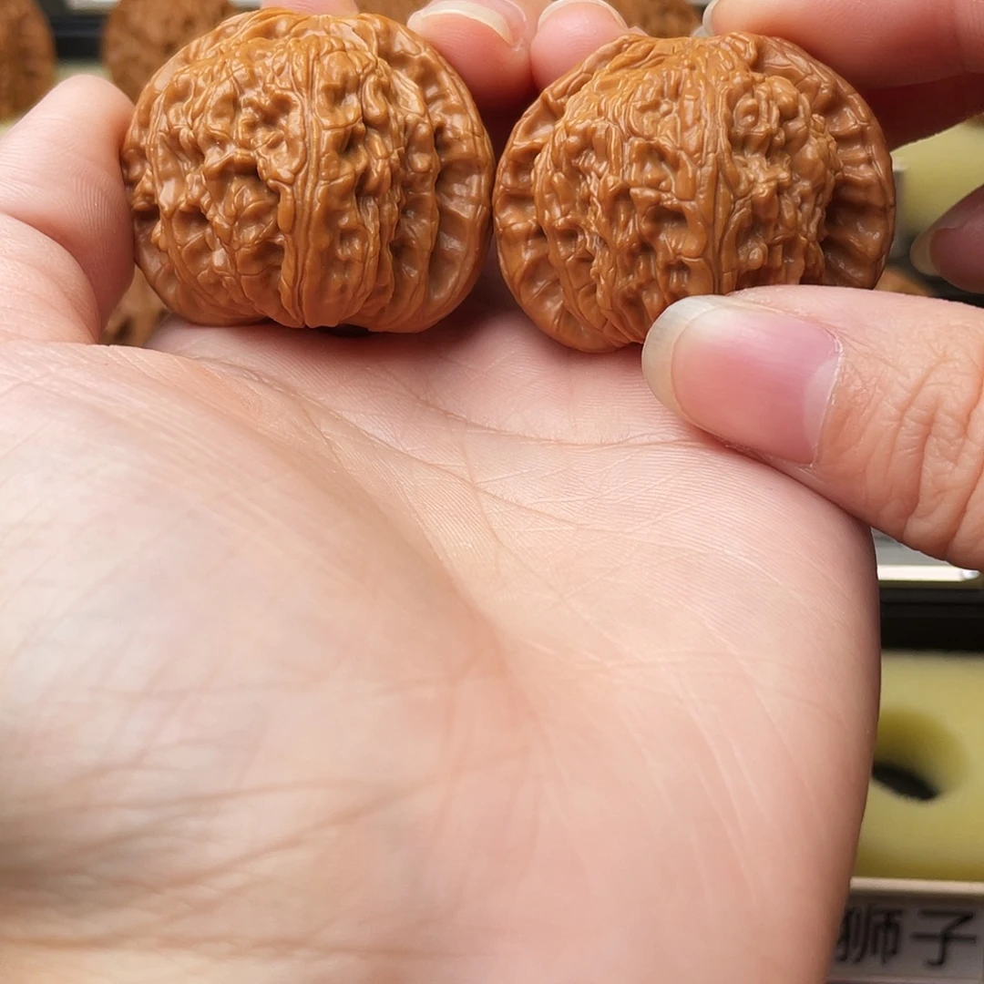 文玩核桃吊坠白狮子40全品913