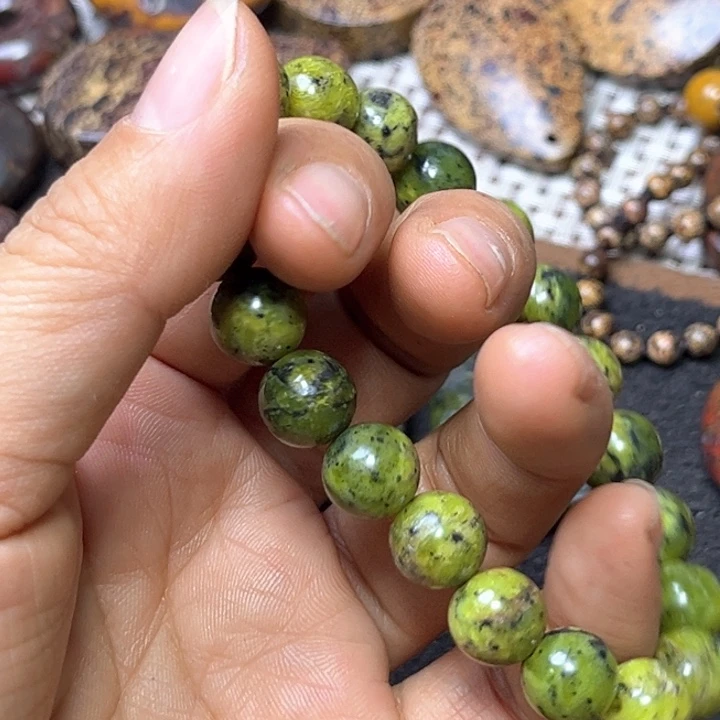 玉***华石英石黄翠绿手串10毫米