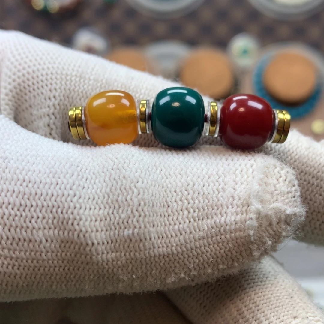 尤***特琉璃颈饰红绿灯一套