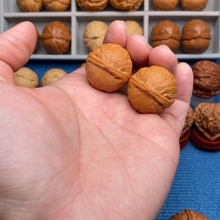 文玩核桃把件龙珠