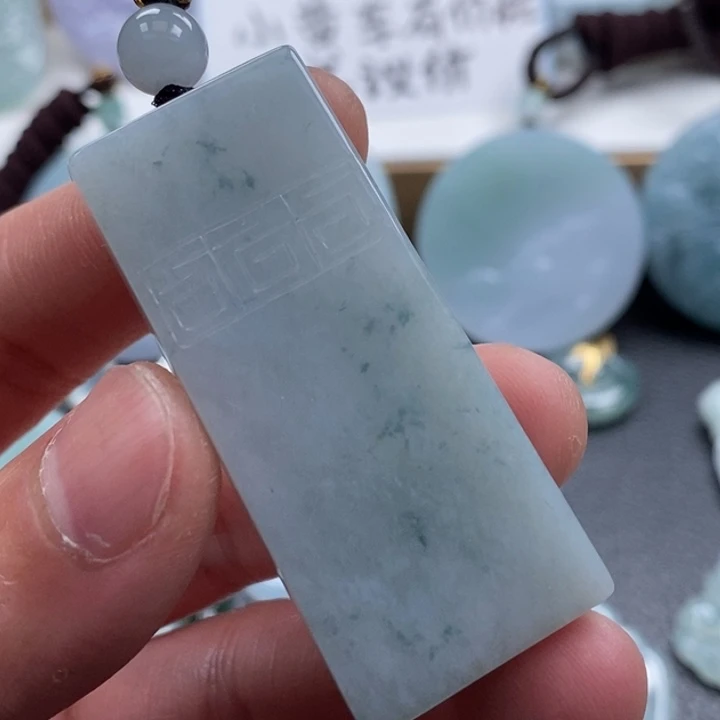 翡翠颈饰未镶嵌欣*?翡翠