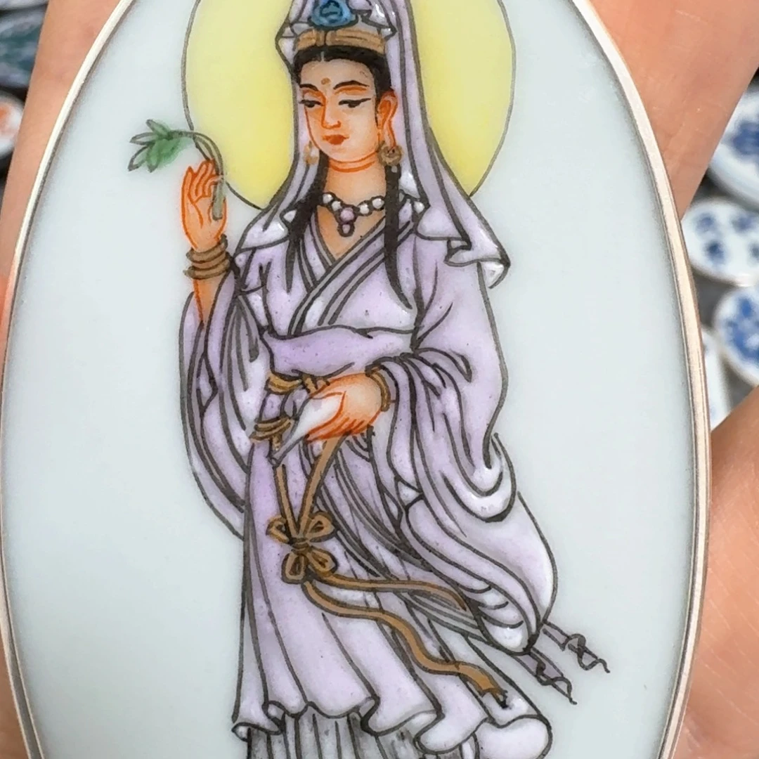 西***哥瓷片粉彩观音挂件一个