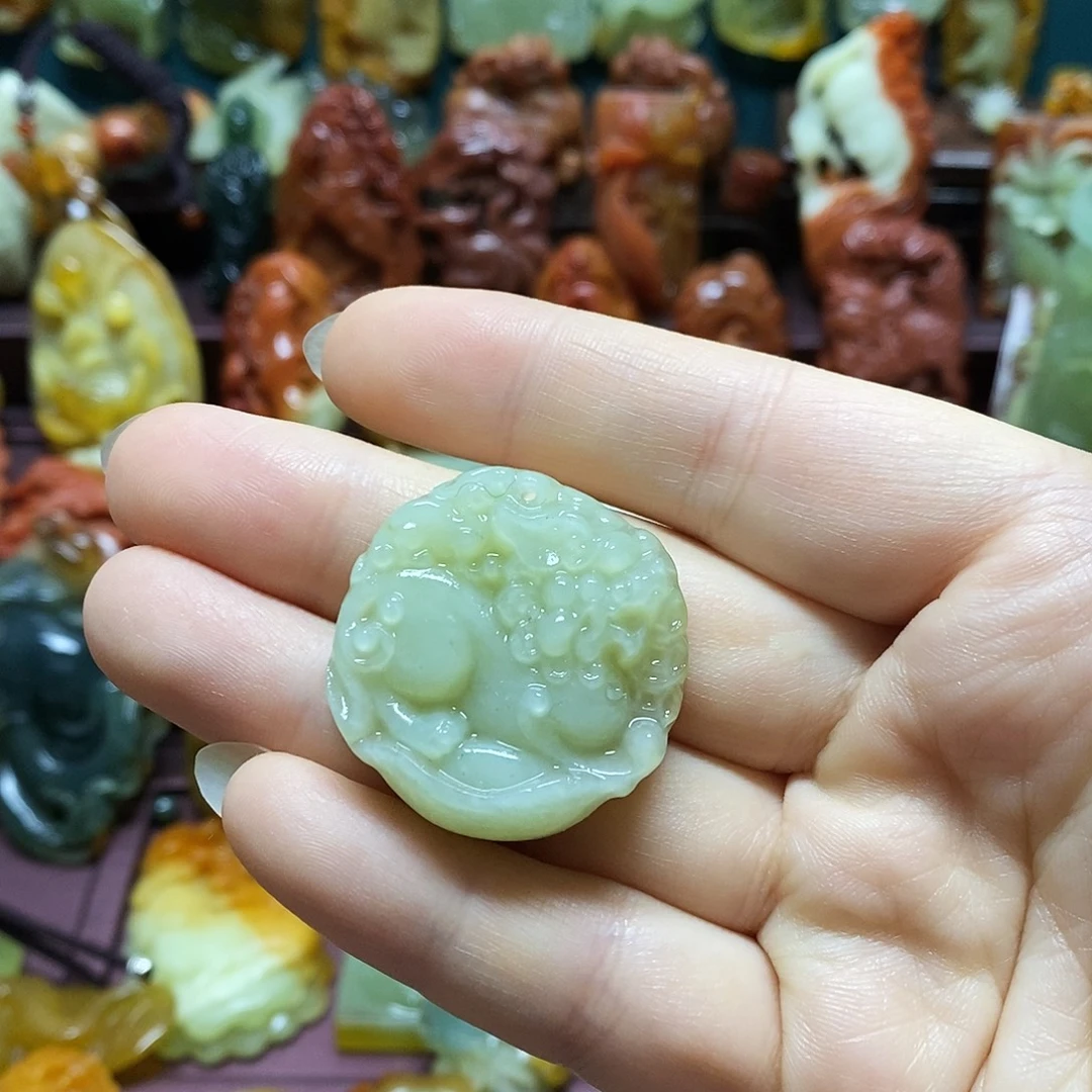 岫玉未镶嵌吊坠(赠链)