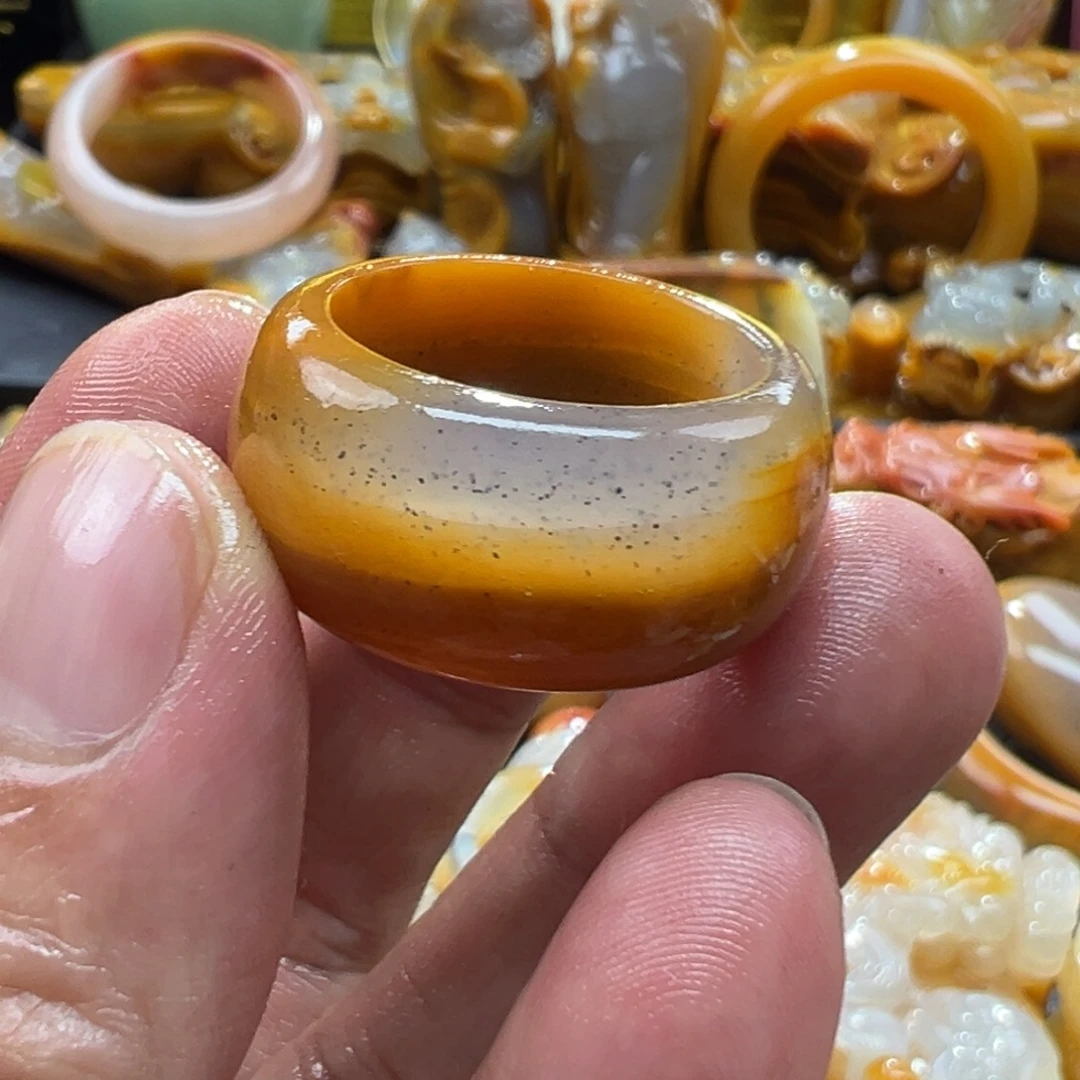 石英质玉未镶嵌颈饰