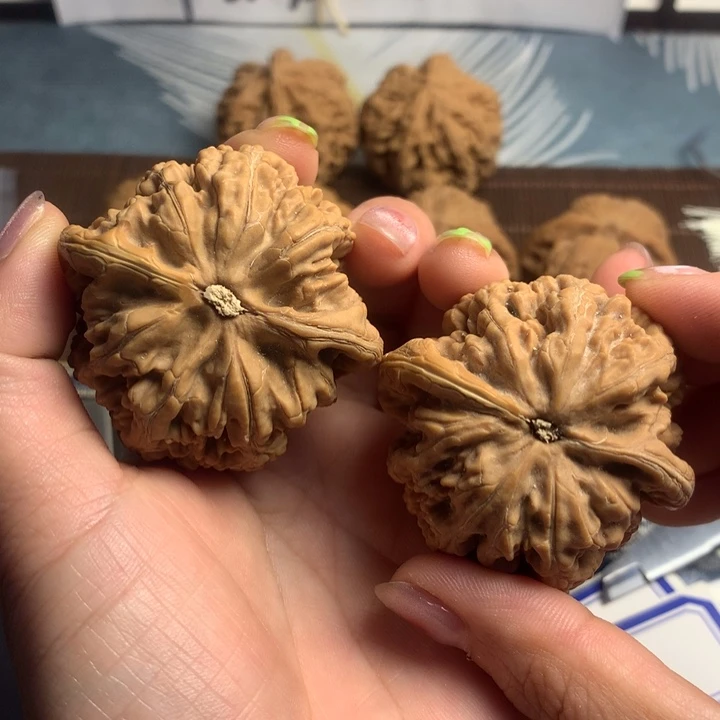 吊坠文玩核桃初****白粗筋