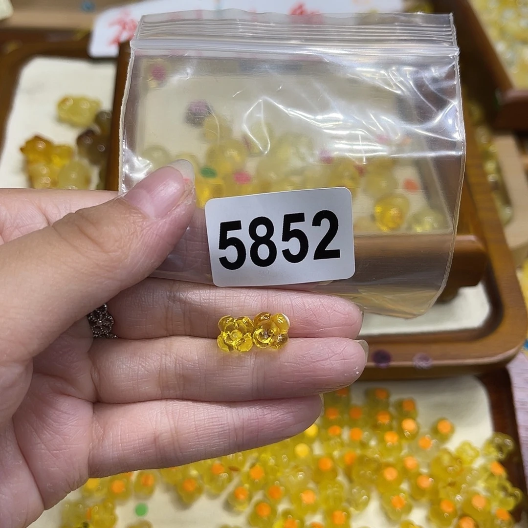 琥珀未镶嵌颈饰蜜蜡