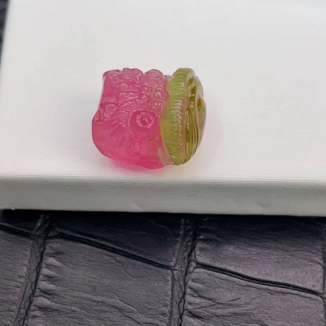 未镶嵌颈饰碧玺双****碧玺吊坠醒狮