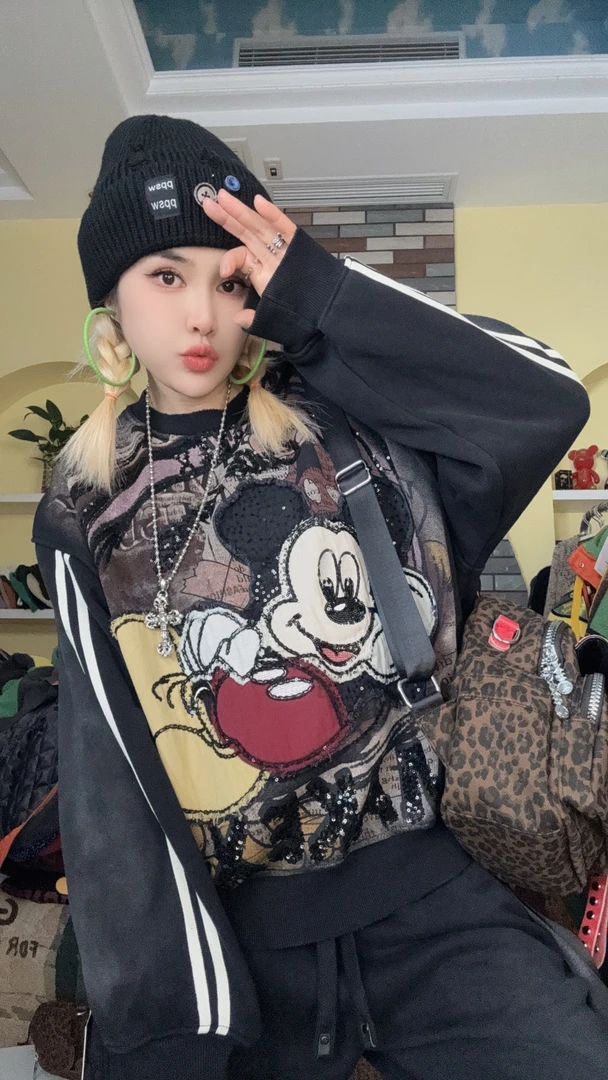 冬季加绒加厚亮片大米奇个性水洗炒花系列圆领卫衣20327