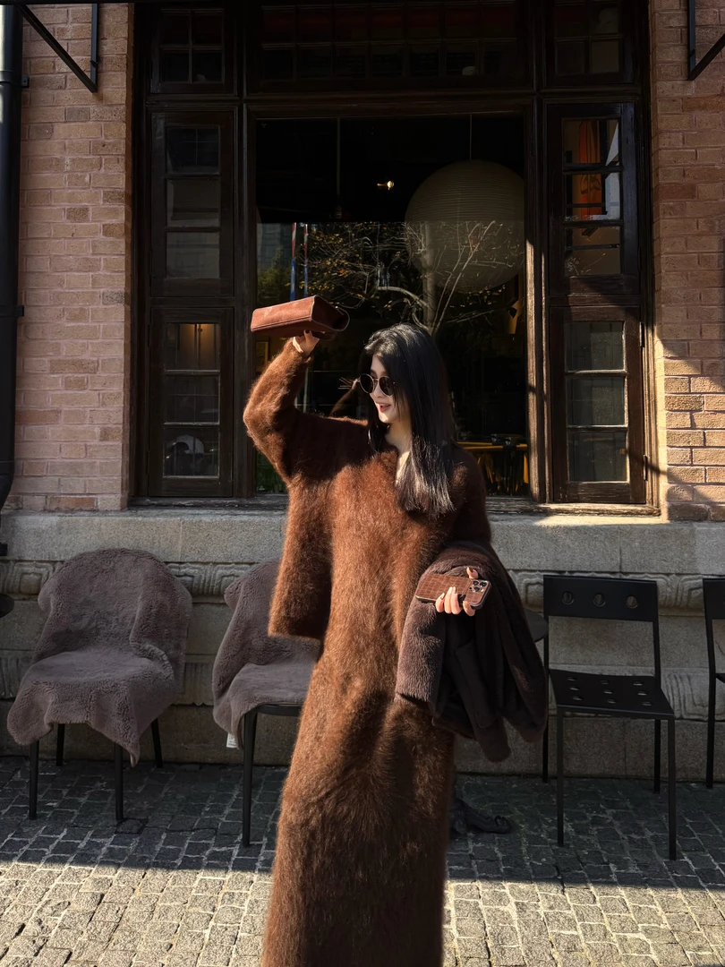 梓静  兔毛拉绒云朵软糯V领内搭+同色半裙0111