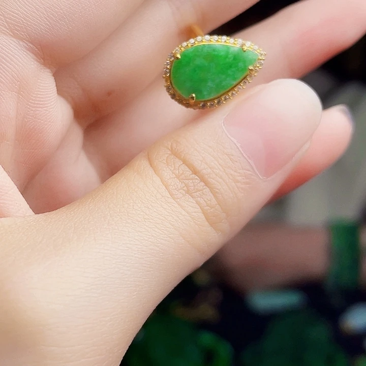 翡翠未镶嵌颈饰多样性