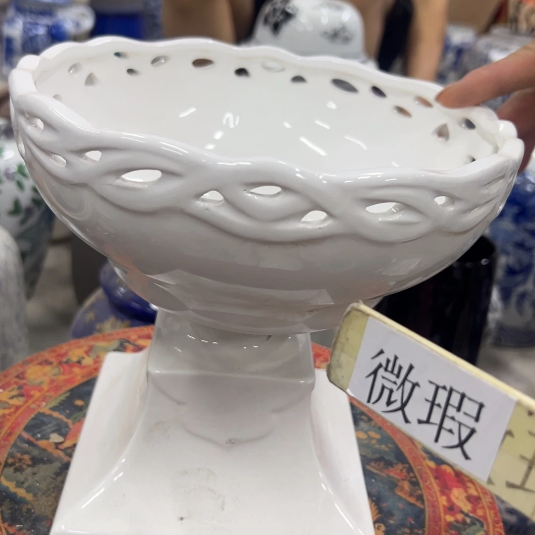 微瑕青花瓷器值得厚爱