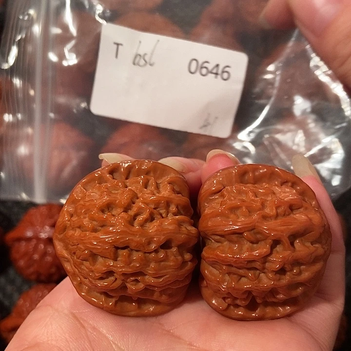 文玩核桃吊坠白狮子41