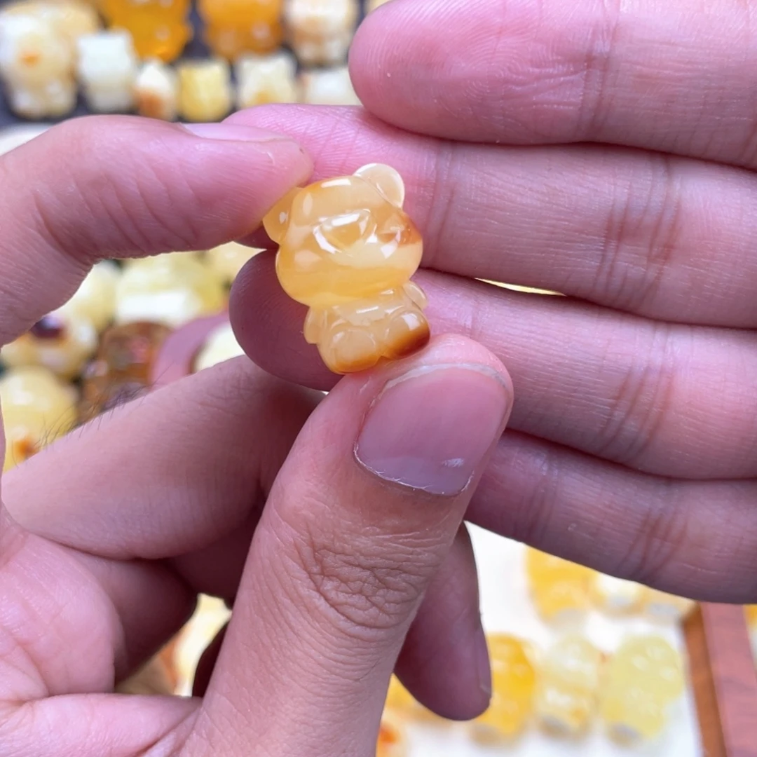 帽***姐琥珀未镶嵌裸石蜜蜡