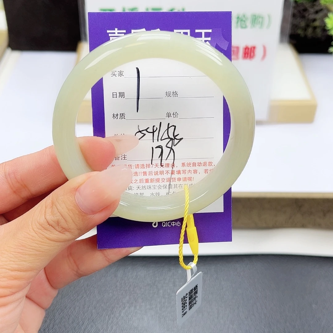 和田玉手镯未镶嵌