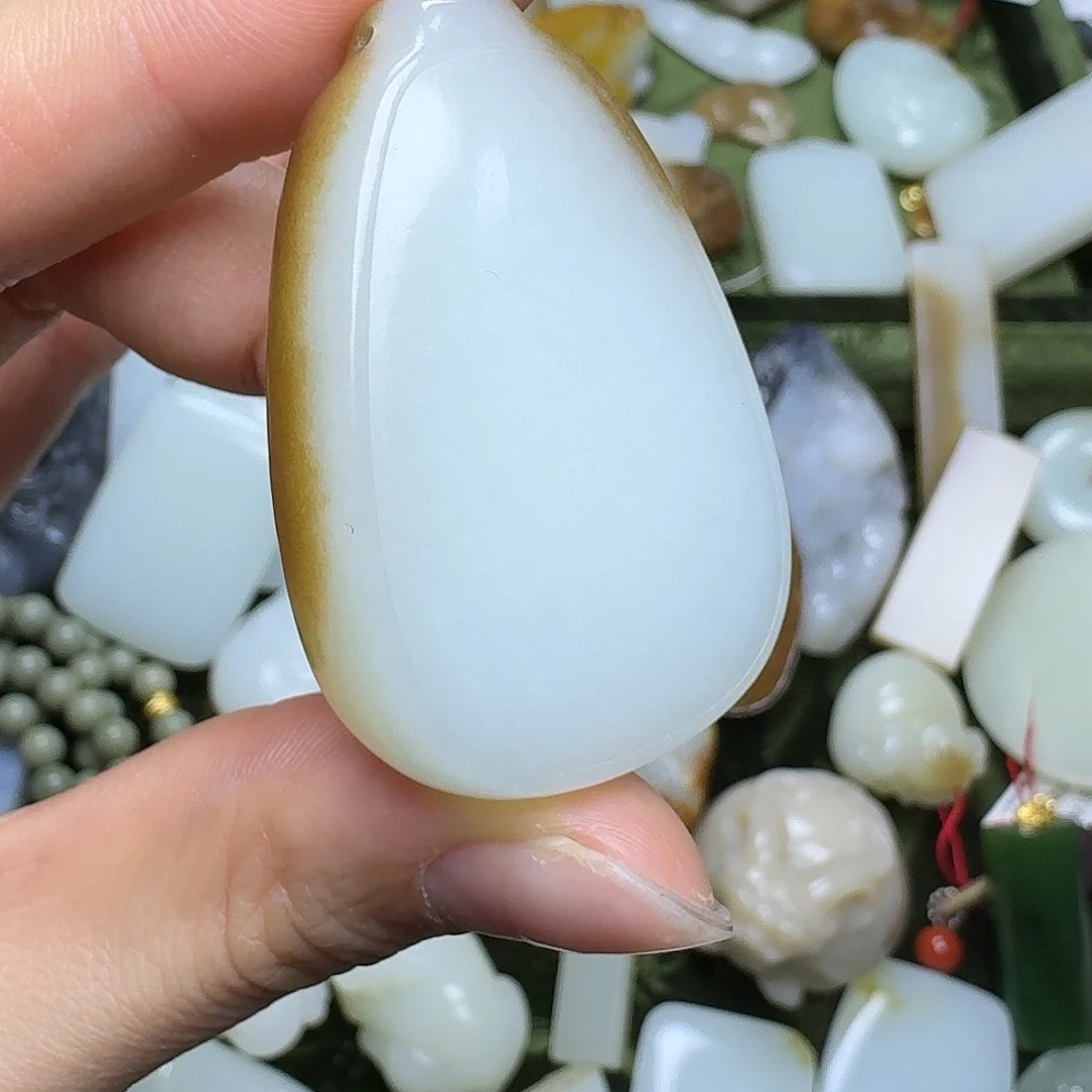 和田玉颈饰未镶嵌