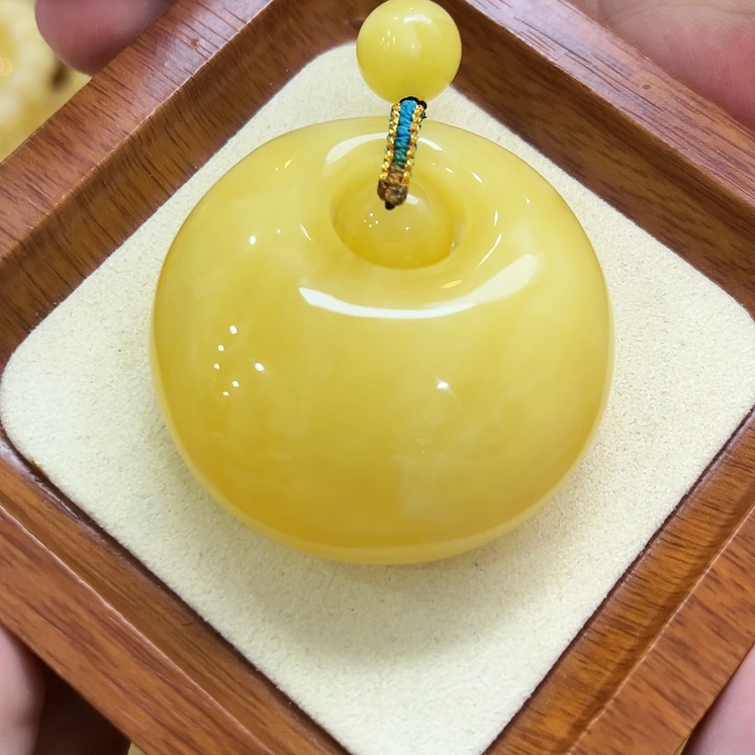 蜜蜡未镶嵌珠宝奇石