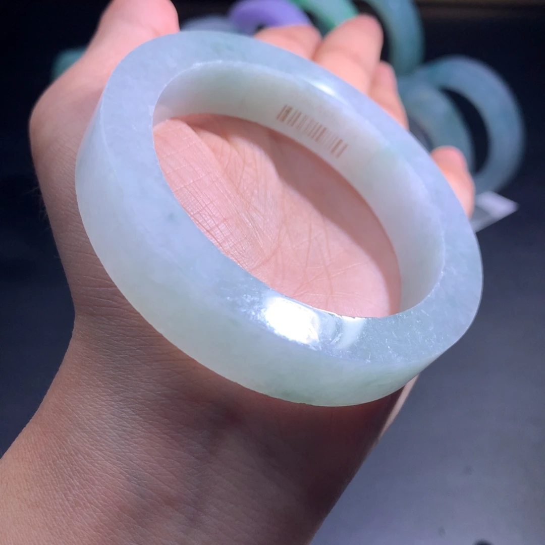 未镶嵌翡翠手镯定制翡翠