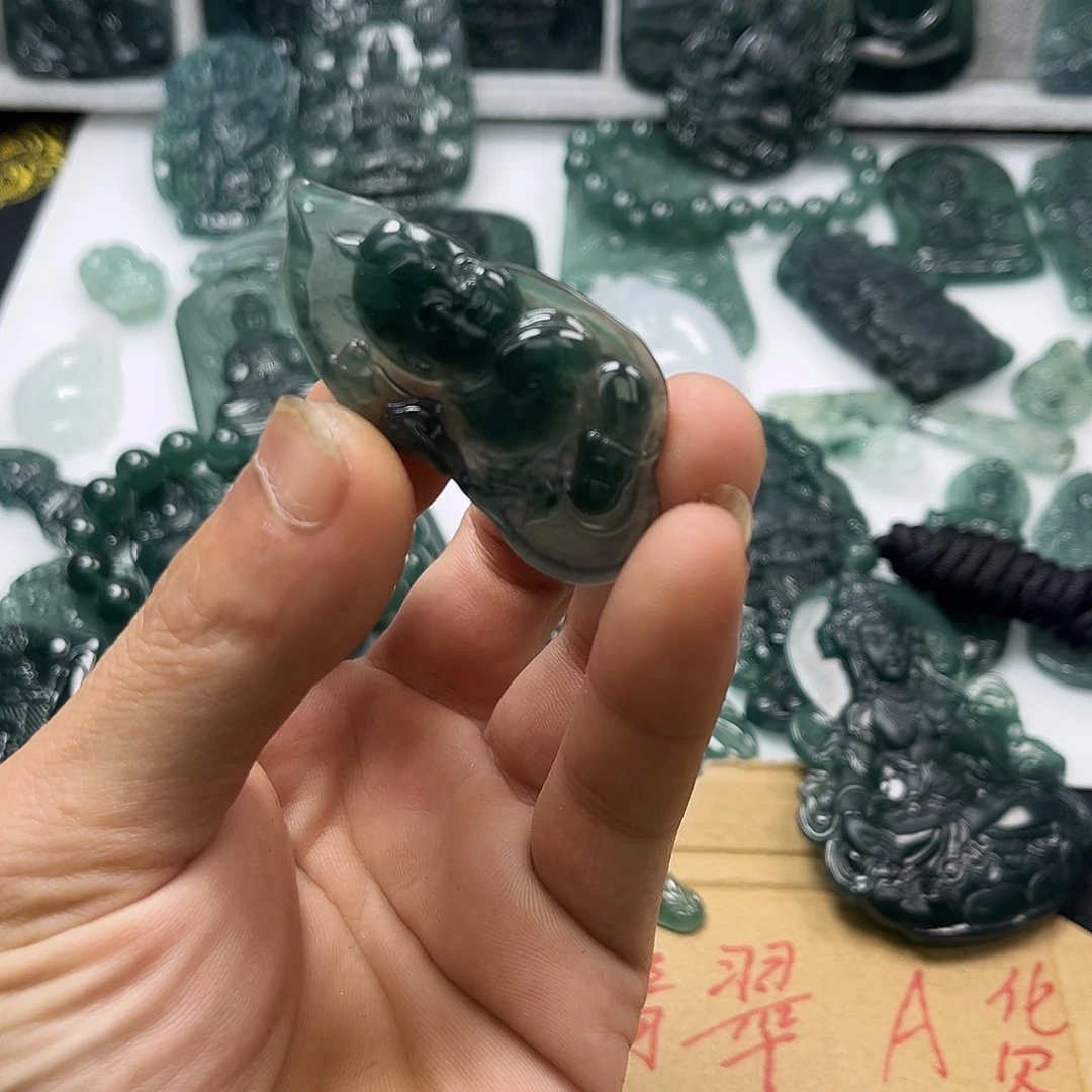 翡翠未镶嵌颈饰宝宝