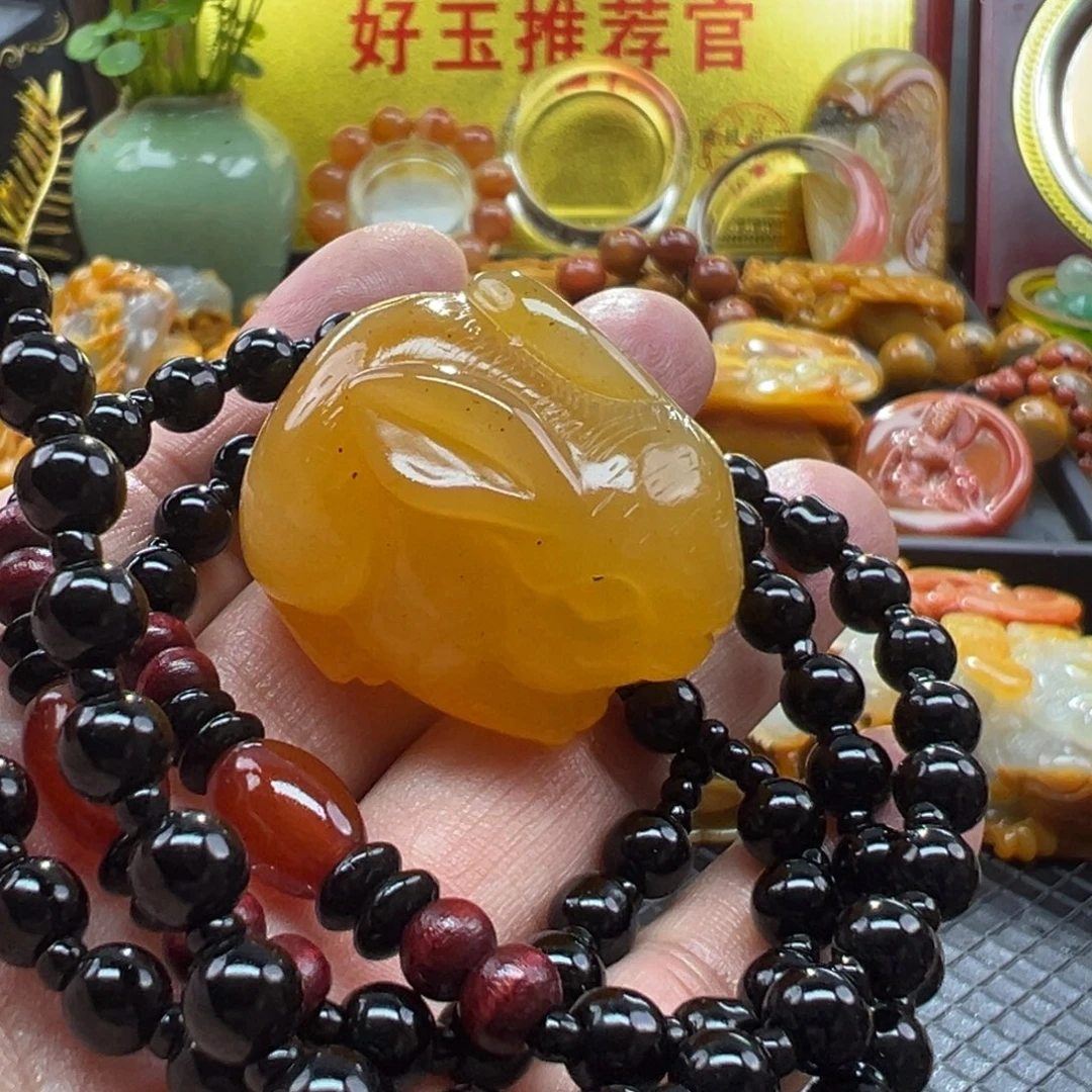 颈饰未镶嵌石英质玉