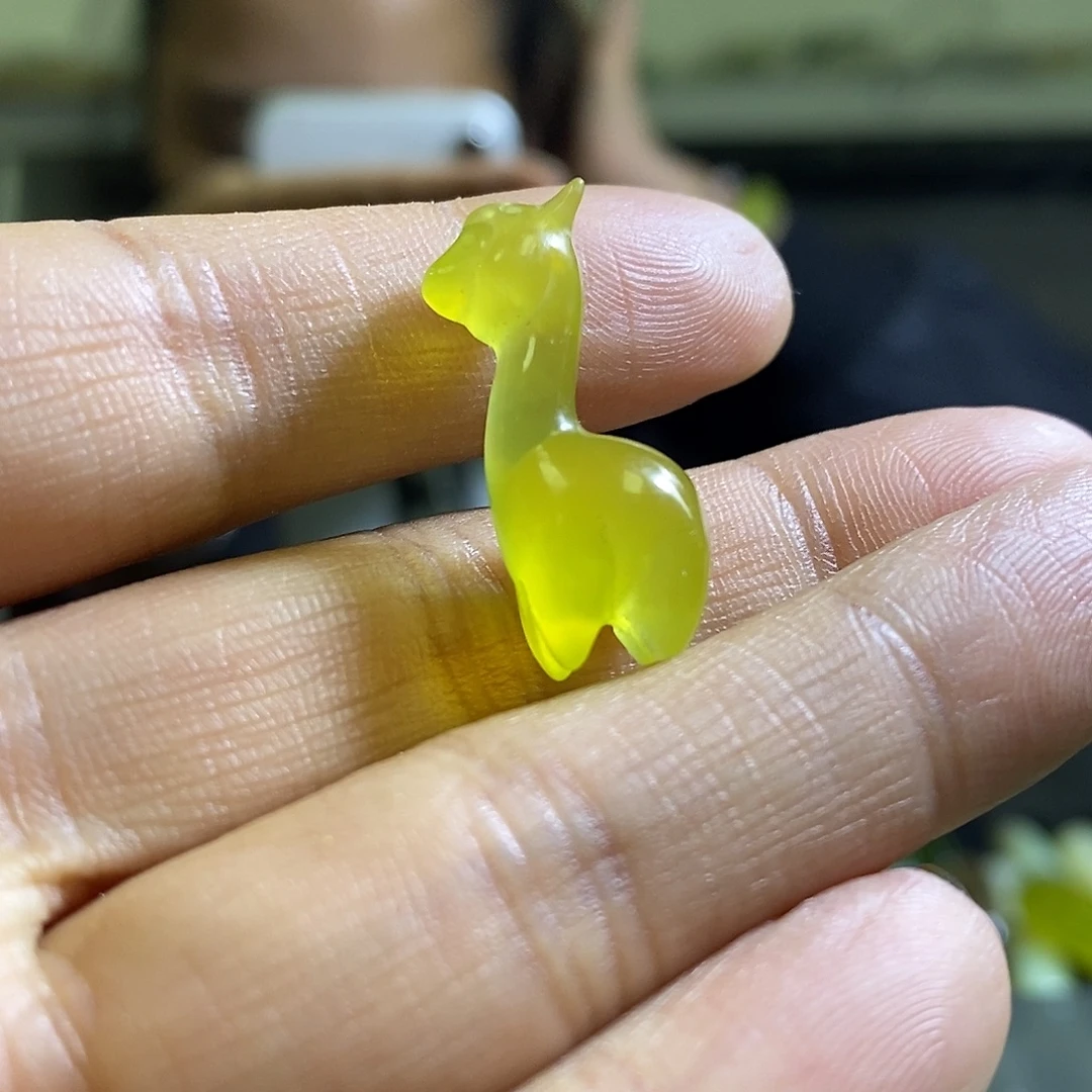 岫玉未镶嵌颈饰一个