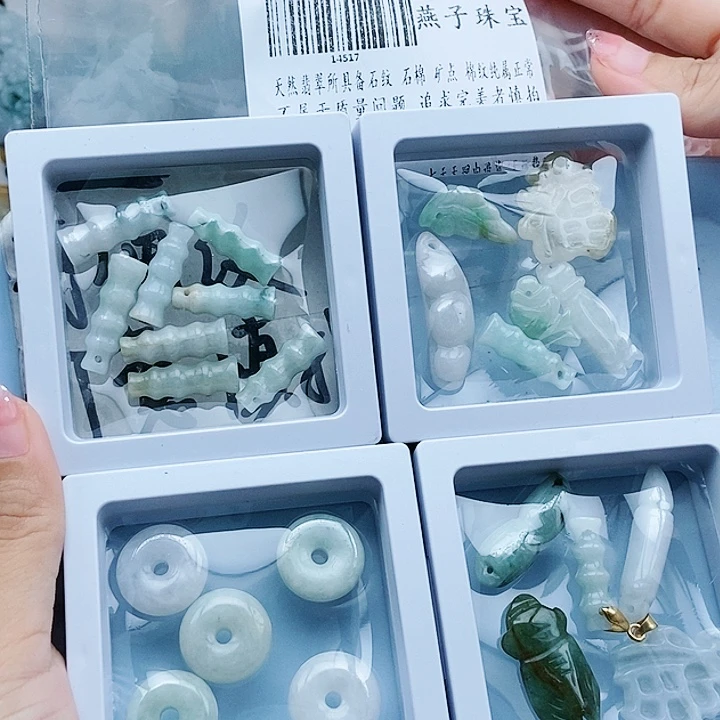 颈饰足铂镶嵌翡翠翡翠