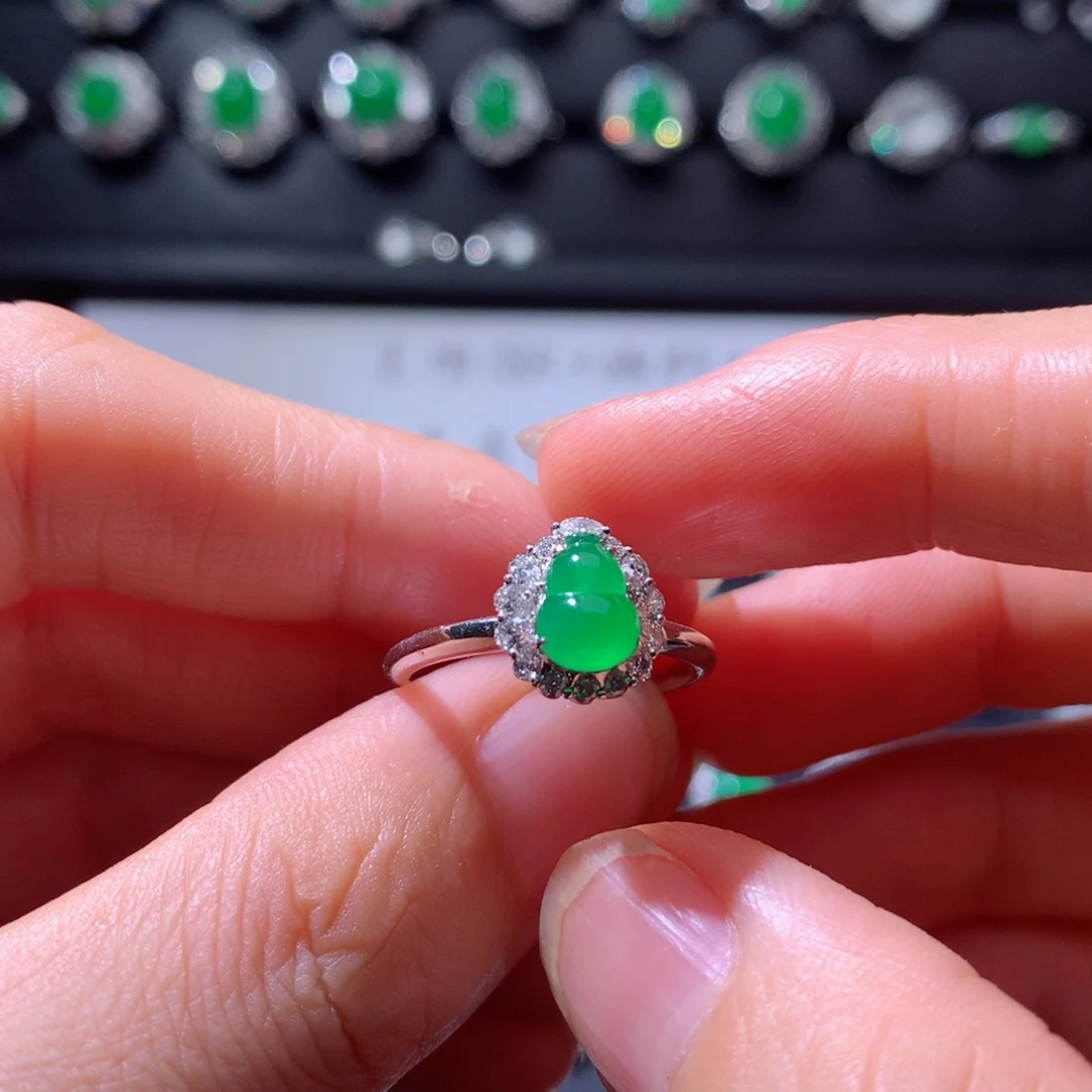 18K金镶嵌戒指翡翠