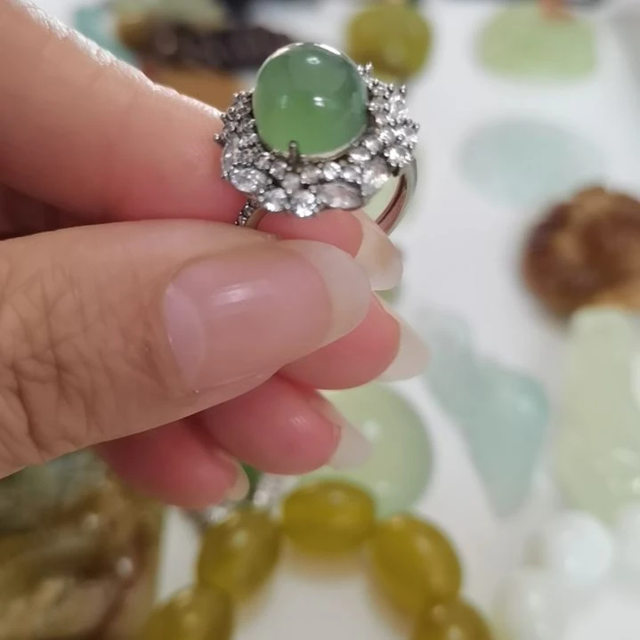 蛇纹石玉未镶嵌吊坠