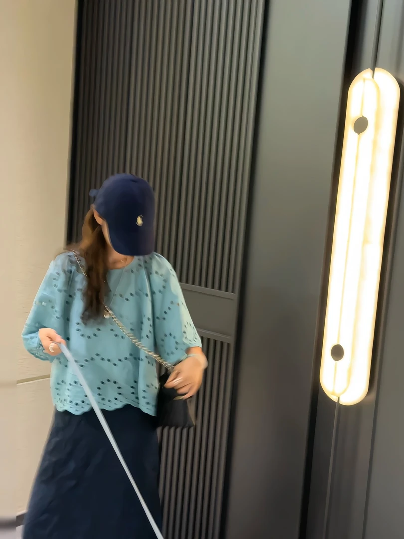 「夏日蔷薇」韩女气质款镂空小衫上衣女