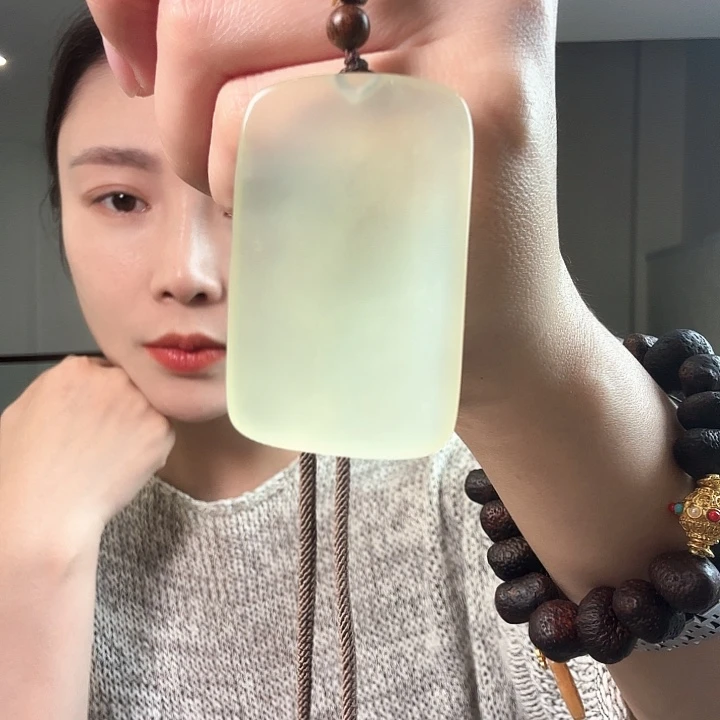 静***未镶嵌蛇纹石玉颈饰