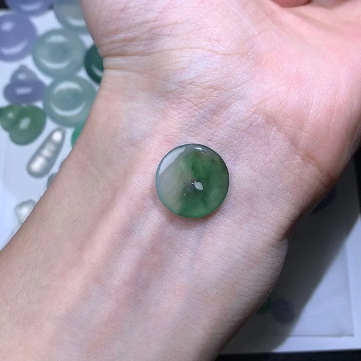 颈饰未镶嵌翡翠扣子