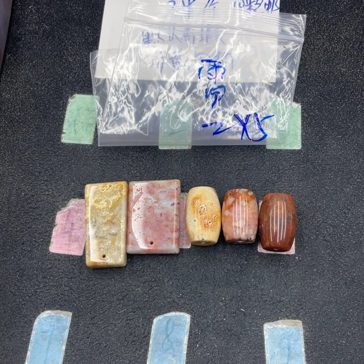 雷***饭硅化珊瑚（珊瑚玉）合金颈饰