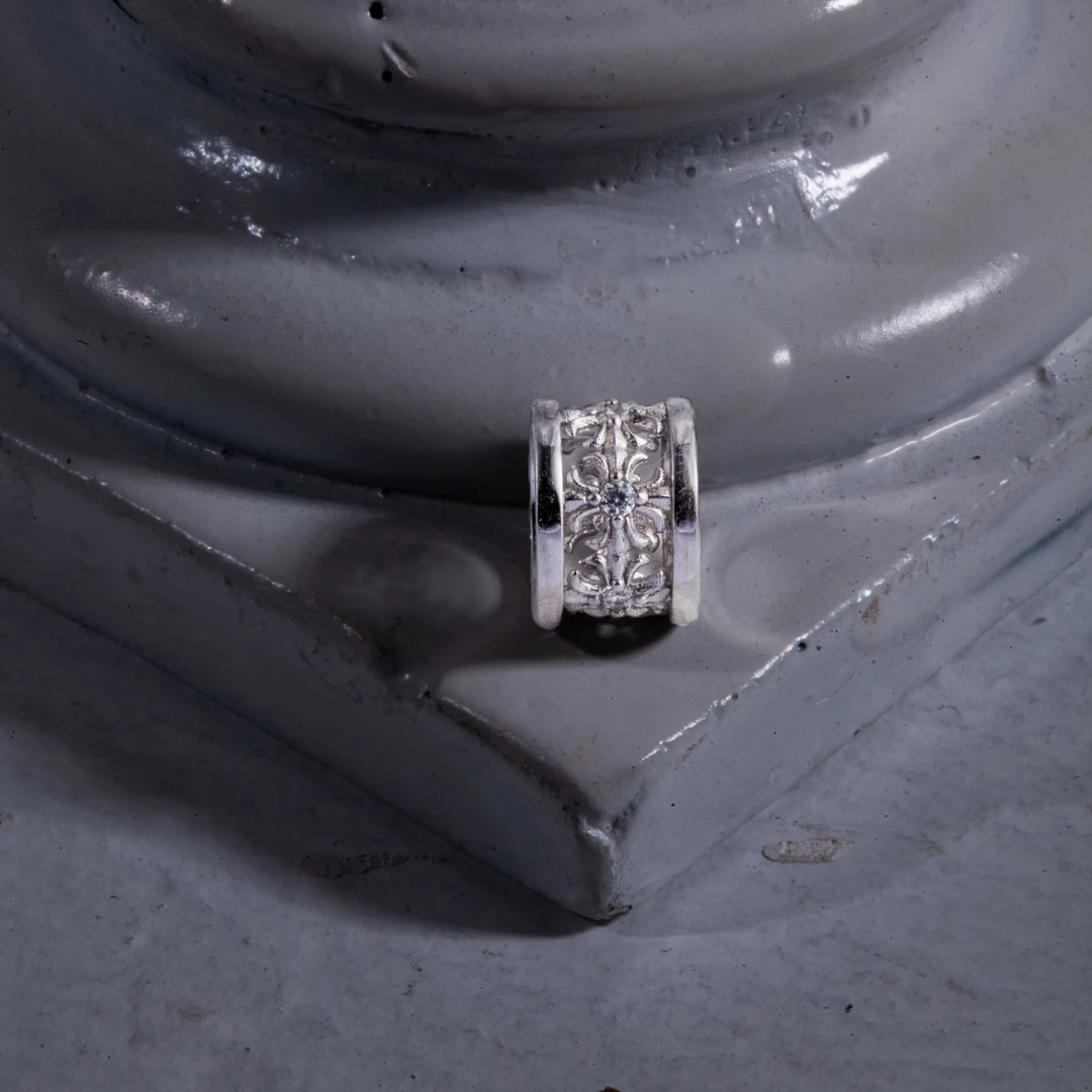 吊坠925银 镀白金镶钻小蛮腰+镀白金细角链