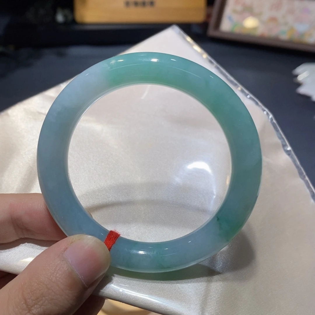 翡翠手镯未镶嵌翡翠手镯