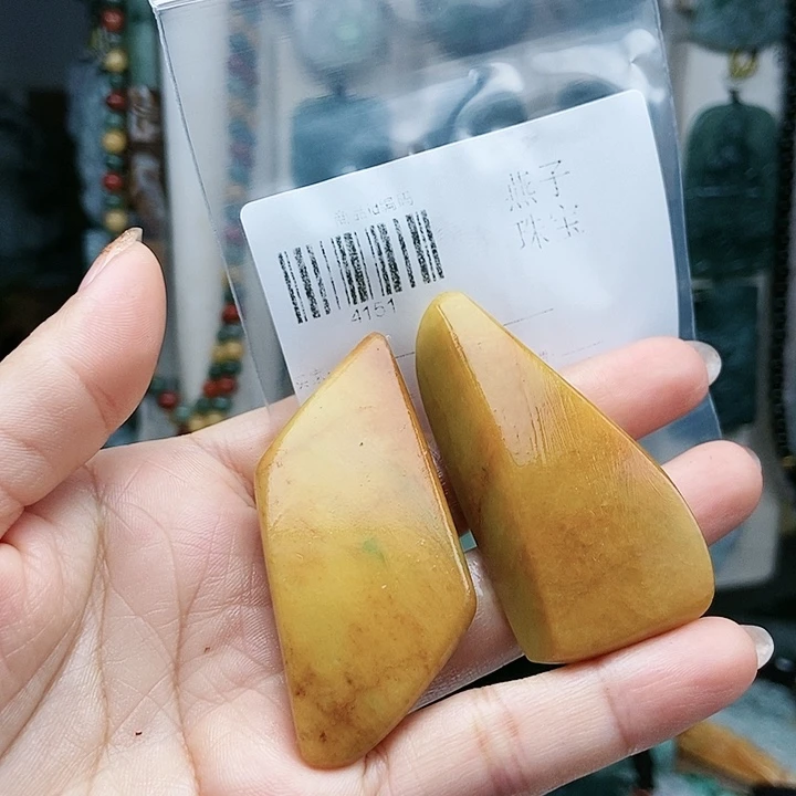 颈饰足铂镶嵌翡翠翡翠