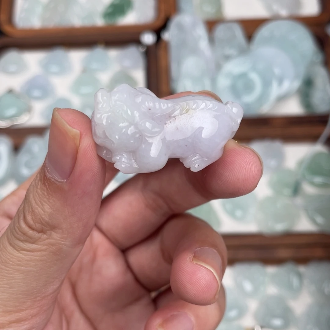 翡翠未镶嵌颈饰貔貅