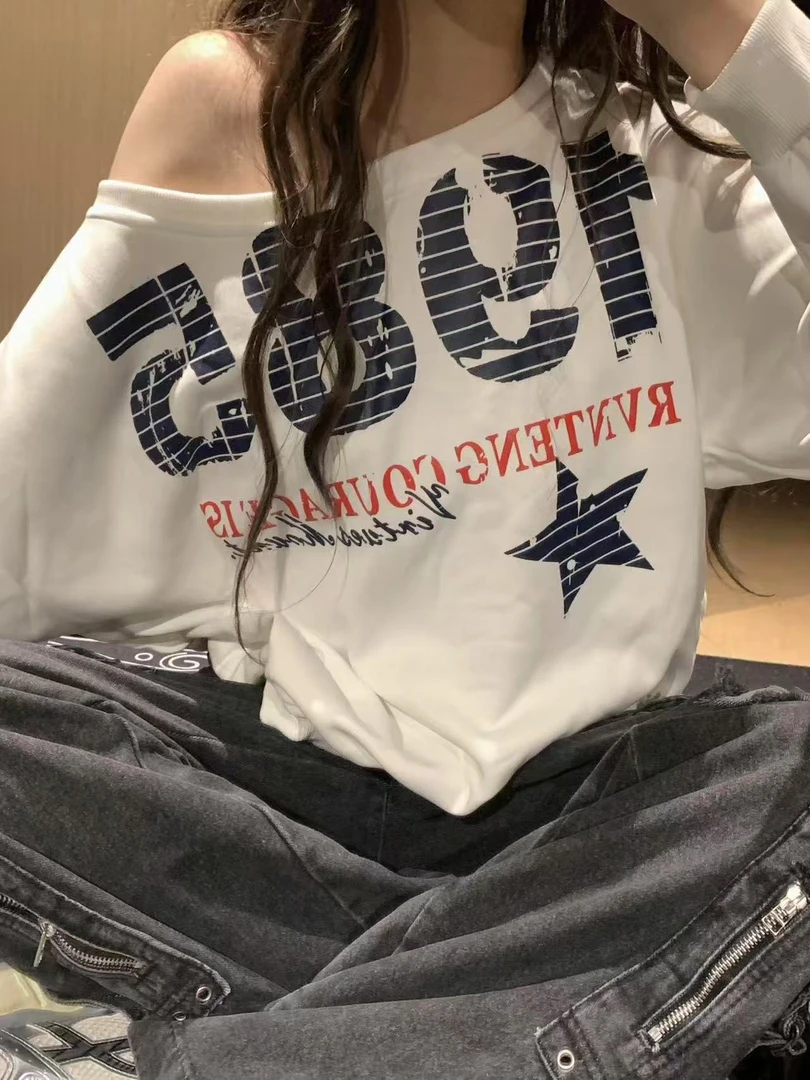 贝贝小姐 300克曼巴棉美式数字印花斜肩卫衣秋冬宽松设计感L504