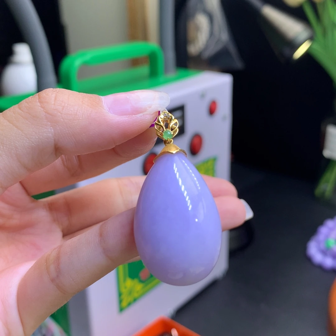 翡翠18K金镶嵌颈饰