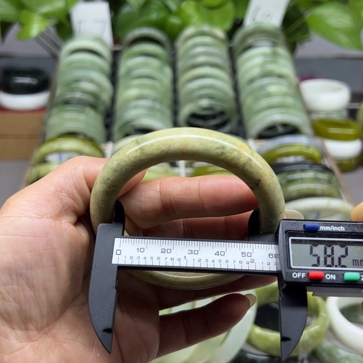 蛇纹石玉未镶嵌手镯34