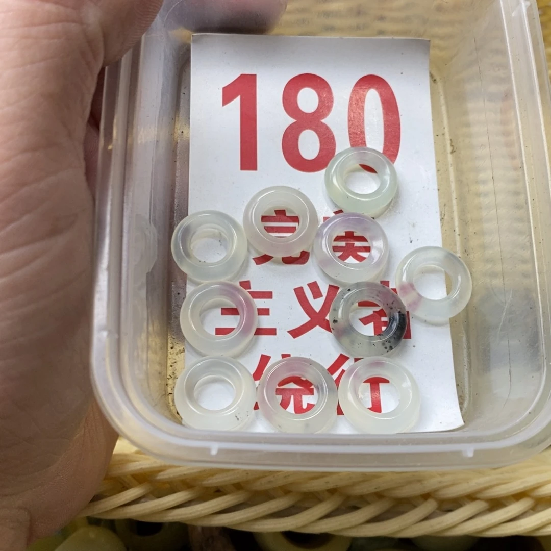 蛇纹石玉挂坠未镶嵌