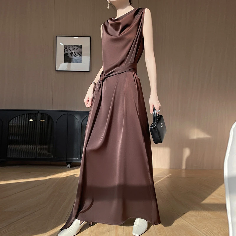 高级感无袖长裙缎面垂坠感丝滑光泽感高级法式背心连衣裙荡领裙子