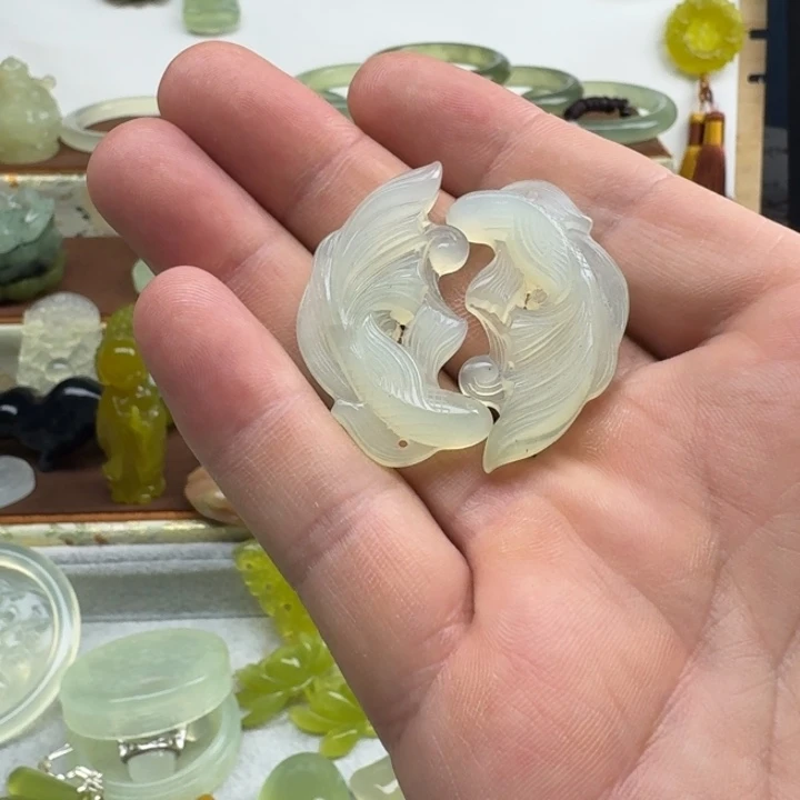 蛇纹石玉未镶嵌颈饰