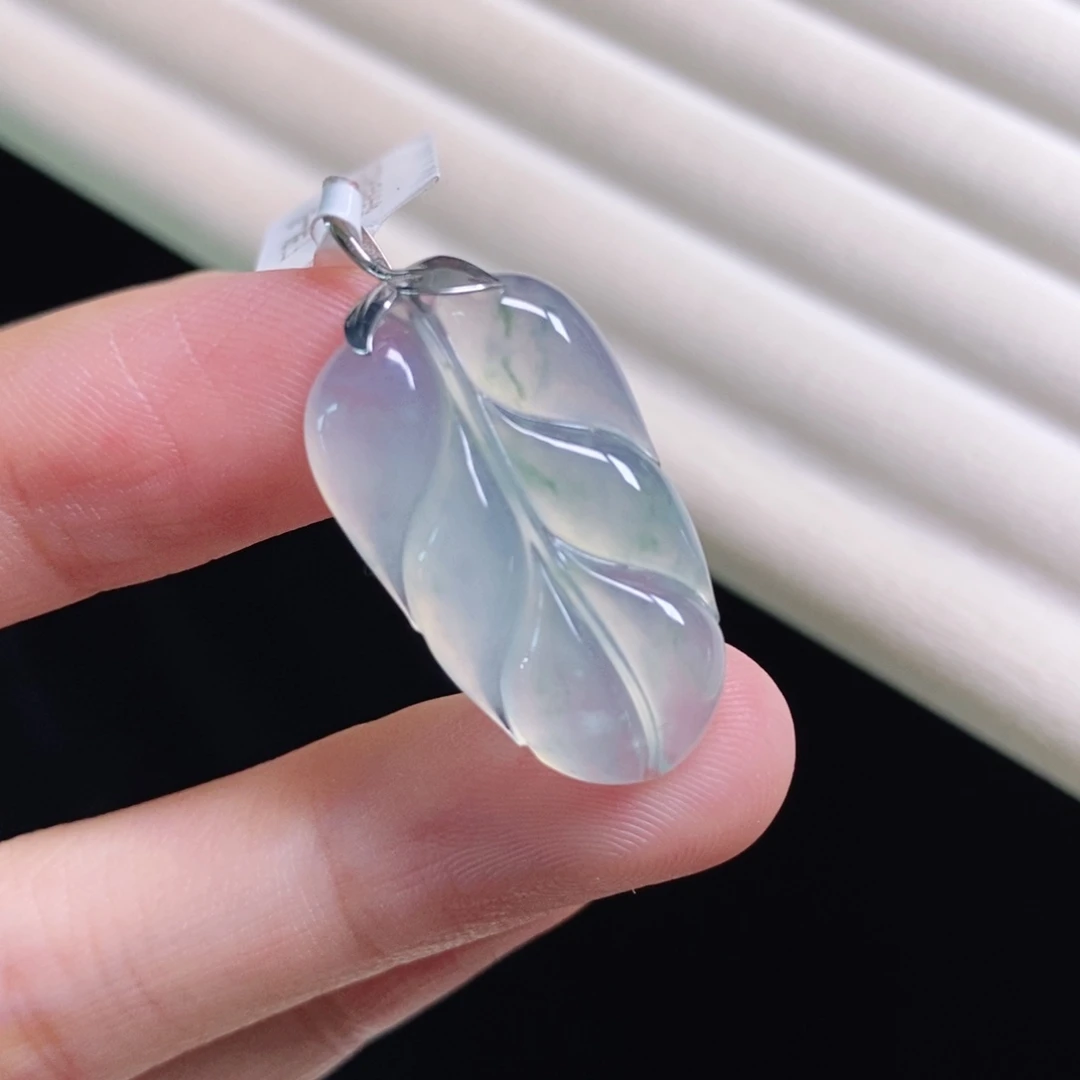 翡翠颈饰18K金镶嵌叶子