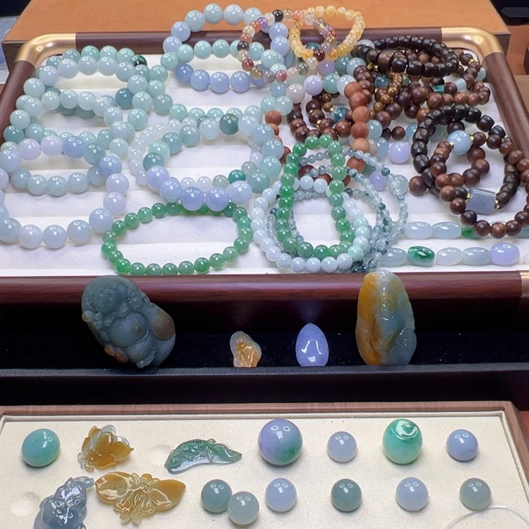 ****翡翠未镶嵌颈饰翡翠挂件