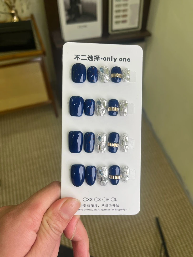 藏蓝波点-高品质带钻秋冬氛围感纯手工穿戴甲