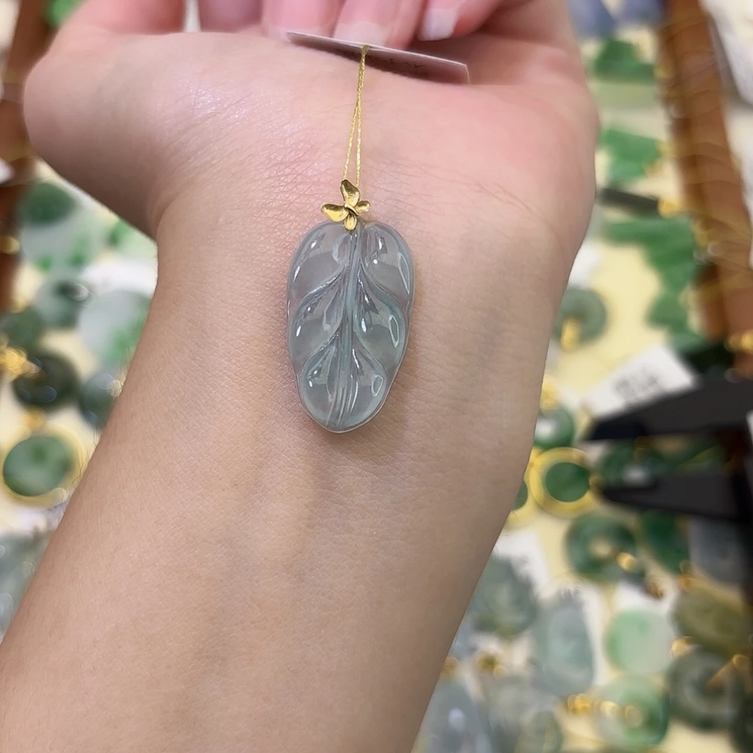 颈饰18K金镶嵌翡翠叶子