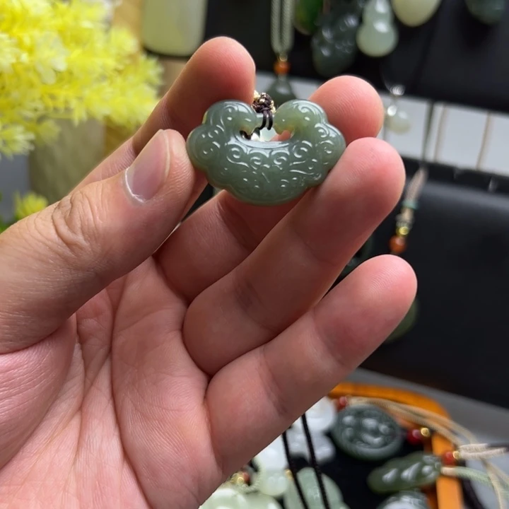颈饰未镶嵌和田玉