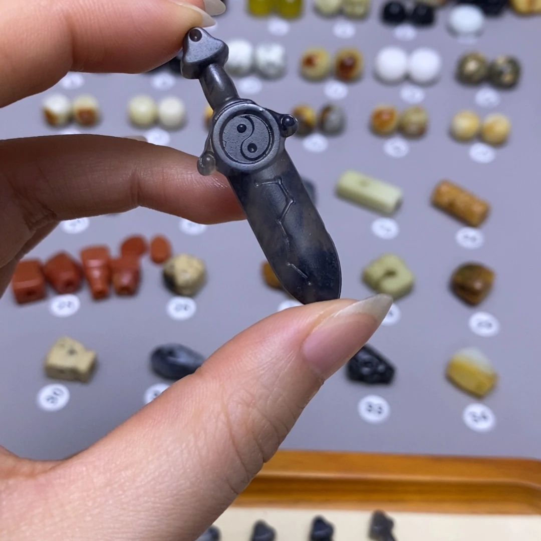 蛇纹石玉配饰合金青***爷