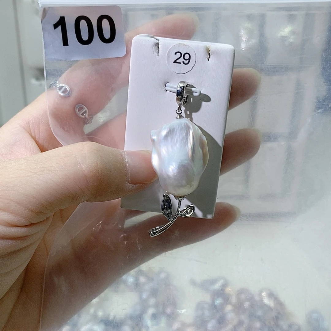 淡水珍珠合金颈饰?**?